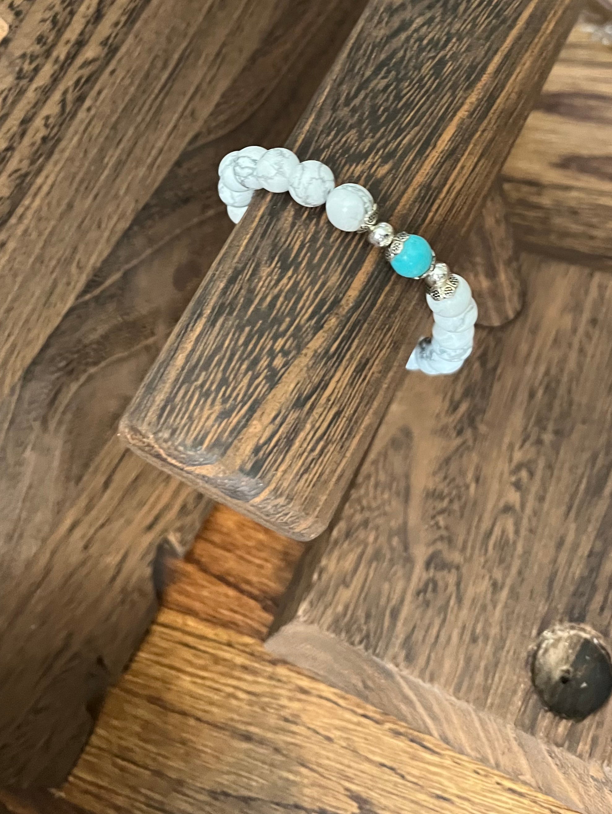 White Howlite & Turquoise Stone Bracelet